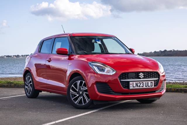 Suzuki Swift 1.2 Dualjet 83 12V Hybrid SZ-L Hatchback Petrol Fervent red