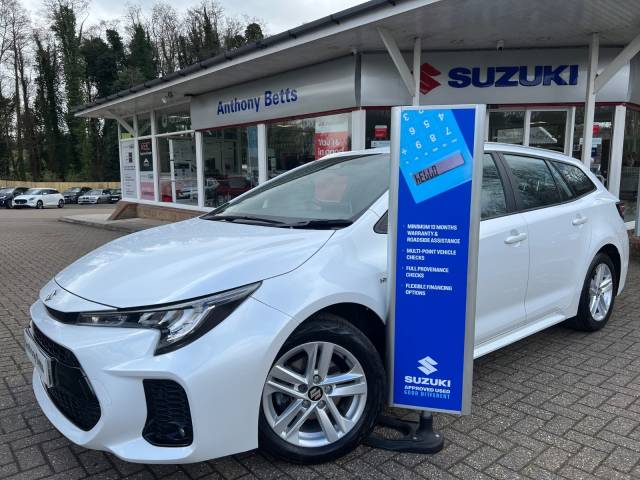 Suzuki Swace 1.8 Estate Motion Estate Petrol / Electric Hybrid Pearlescent White Metallic